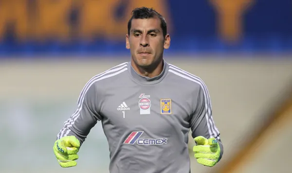El portero de Tigres volvió a cometer un error que le costó gol en contra al equipo de Tigres