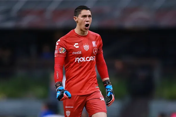 El portero Hugo González está listo para el Clásico Regiomontano, que se jugará el fin de semana por la jornada 12 de la Liga MX, mientras que Janssen la otra semana se fue de fiesta.