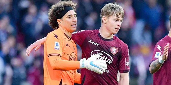 El portero mexicano Guillermo Ochoa fue figura ante el Inter de Milán, pero no se quedaría en el Salernitana