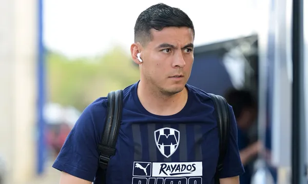 El portero suplente no luce muy contento ante la lesión de su compañero pero su oportunidad de jugar