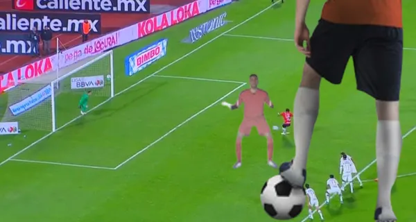 El que tenía que cobrar el penal en las Chivas pero prefirió entregárselo Alexis Vega.