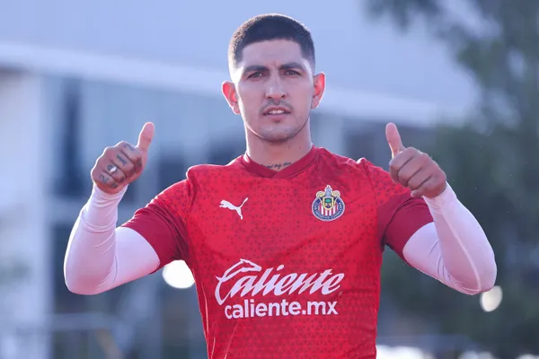 El Rebaño Sagrado se mide a los Gallos Blancos en duelo de exhibición.