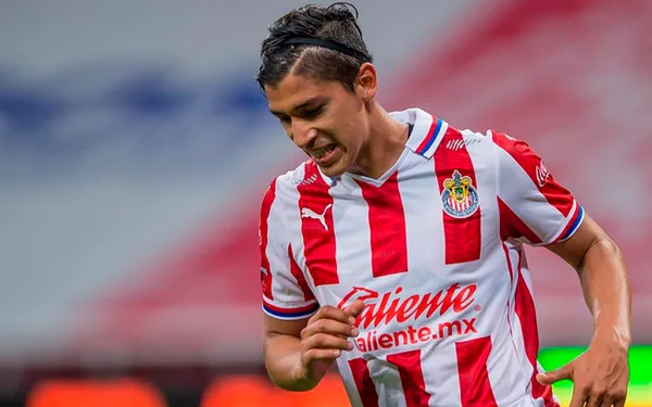 El regreso de José Juan Macías a Chivas podría llevar a Michel Leaño a tomar decisiones y Ángel Zaldívar podría estar involucrado.