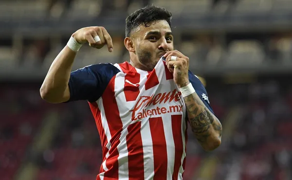 El salario de Alan Torres no se compara ni de cerca a lo que pide Alexis Vega para renovar con Chivas.