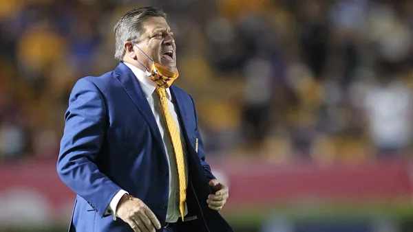 El técnico mexicano no ha podido vencer a los universitarios.