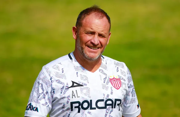 El tercer partido para los felinos.