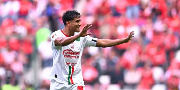 El tiempo que Luis Romo estaría fuera de las canchas tras salir lesionado ante Toluca