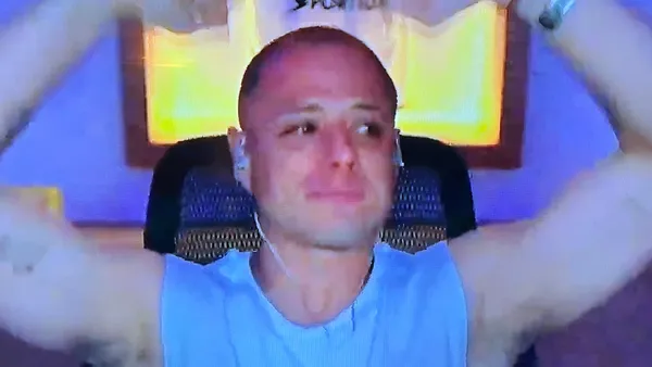 El todavía jugador de Chivas parece ha estar interesado por situaciones extracancha