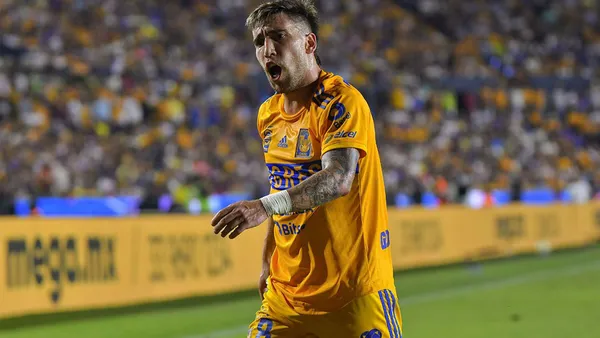 El uruguayo anotó un golazo para prácticamente concretar la victoria de los felinos