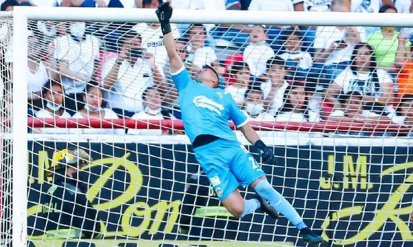 El Wacho poco a poco se esta ganando su lugar en la liga mx, como uno de los mejores arqueros mexicanos
