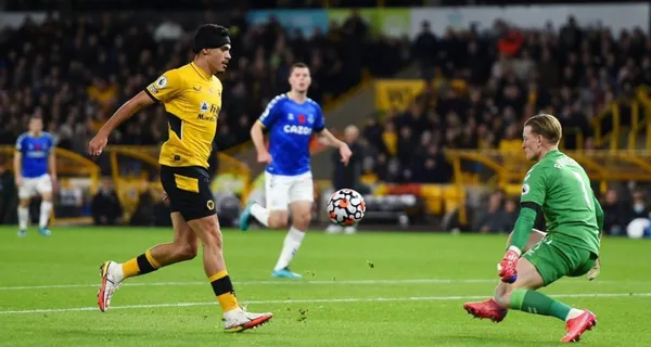 El Wolverhampton de Raúl Jiménez venció este lunes 2-1 al Everton, en duelo correspondiente a la Jornada 10 de la Premier League.