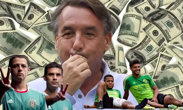 Emilio Azcárraga con dinero y al frente cuatro jugadores mexicanos / El Futbolero