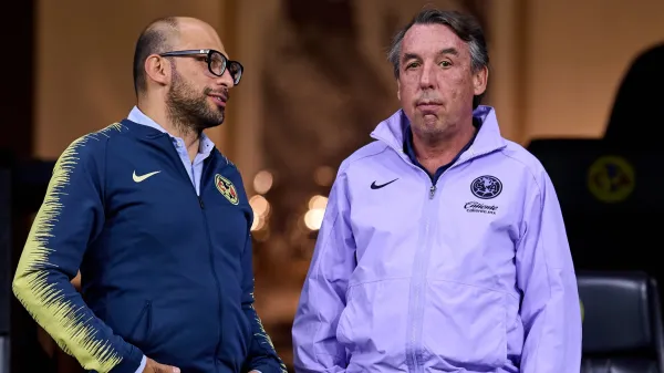 Emilio Azcárraga durante su visita al Estadio Azteca