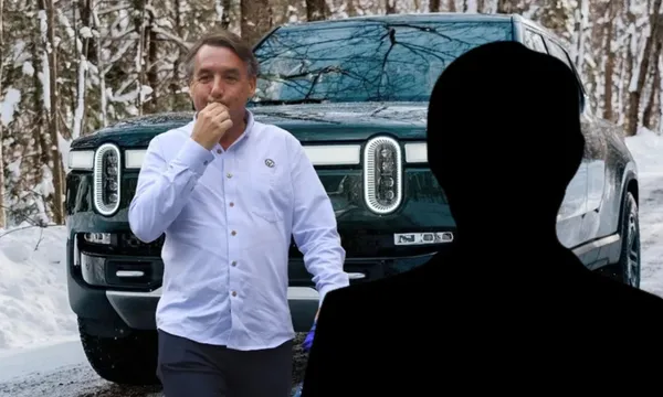 Emilio Azcárraga y el coche en el que llegó a la reunión de dueños (Fuente: AS)