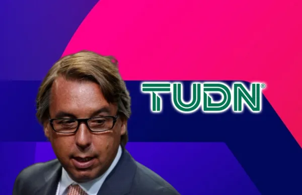 Emilio Azcárraga y logo de TUDN/Foto Xataka.