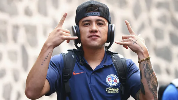Emilio Lara llegando al Estadio Azteca