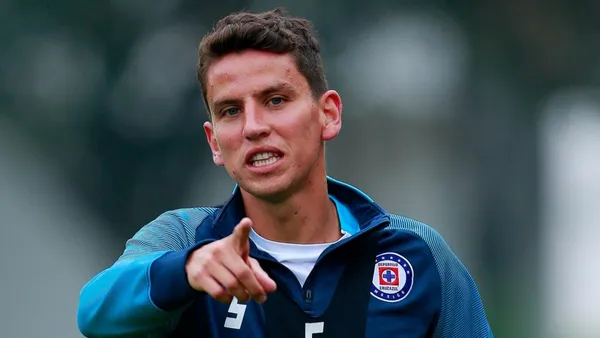 En Cruz Azul prima el negocio y mira cuánto le dejará la venta de Igor Lichnovksy al equipo de Pedro Caixinha.