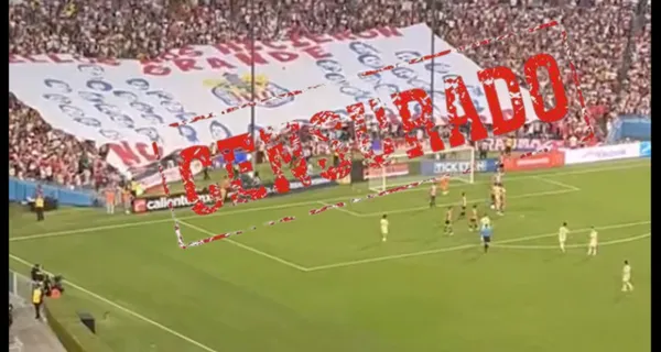 En la transmisión se destacó el tema del tifo, pero al momento de leer el mensaje, lo censuraron.