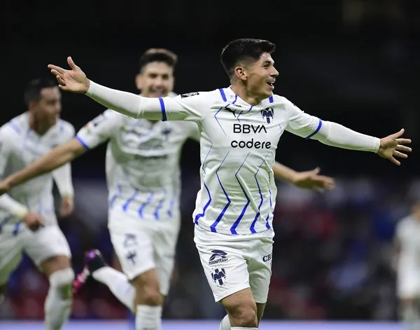 En redes sociales se dio a conocer que Vincent Janssen será sometido a un procedimiento quirúrgico por su padecimiento de pubalgia por lo que estará fuera al rededor de seis semanas y Aguirre tendría listo su cambio José Alvarado