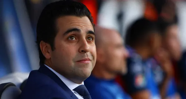 En su momento, el entrenador se puso la camiseta de Argentina en un estadio de fútbol.