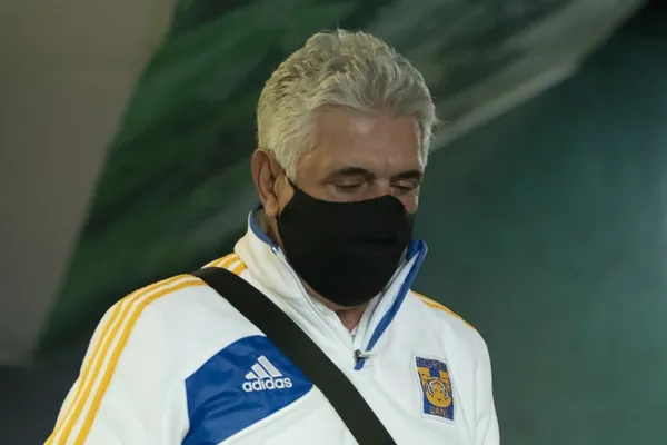 En Tigres hay hermetismo por la partida de Ricardo Ferretti y a la interna se maneja otra propuesta para el DT brasileño.