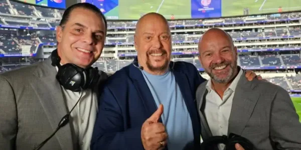 Enrique Bermúdez presume su reunión con Luis García