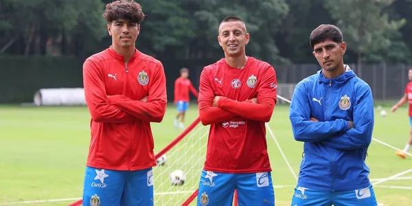 Erick Gutiérrez, Roberto Alvarado y Víctor Guzmán (Fuente: Chivas)
