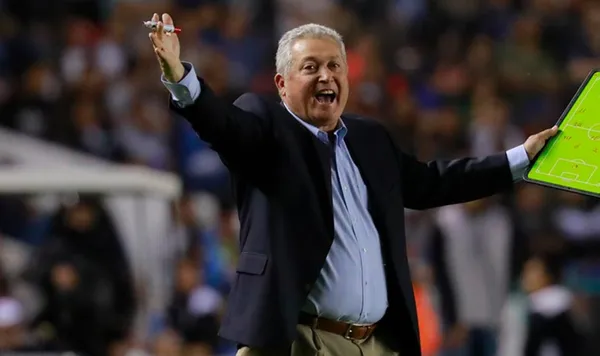 Es uno de los ídolos en Rayados de Monterrey pero Vucetich no lo contempla ni para la banca