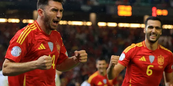 España festejando gol frente a Serbia (Foto: X @UEFAcom_es)