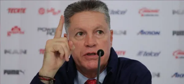 Este canterano de Chivas no quería irse, pero Peláez no le tuvo paciencia