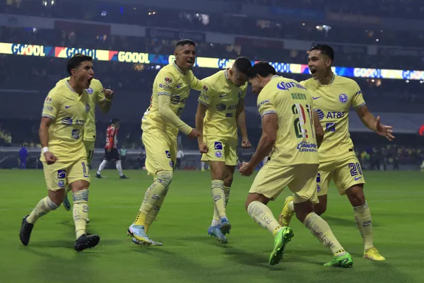 Éste día se disputan dos Clásicos del futbol mexicano, por lo que se esperan buenos duelos.