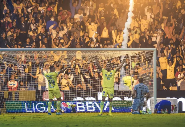 Ex futbolistas quieren su momento de gloria.