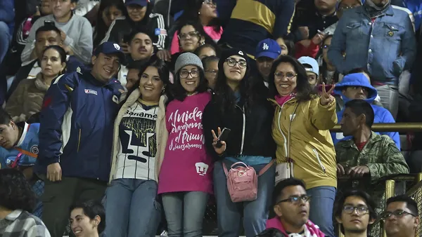 Familia en partido. | Foto: X oficial de @LigaBBVAMX