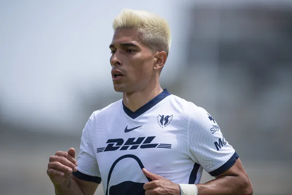 Favio Álvarez ha sido uno de los jugadores más criticados por su forma de jugar en Pumas.