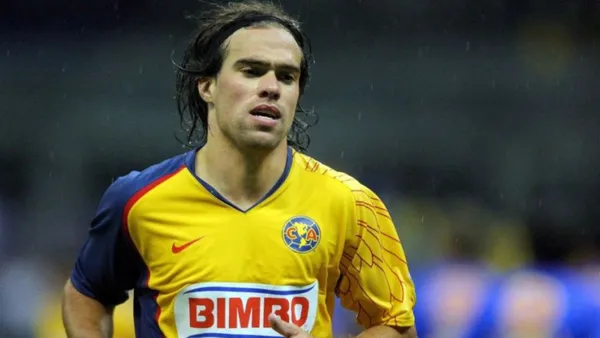 Federico Insúa con la camiseta de pumas. FOTO: RÉCORD