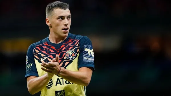 Federico Viñas se mantendrá en el América y la única forma en que salga del club es con rumbo a Europa, dijo su representante.