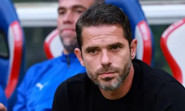 Fernando Gago dirige un partido de Chivas (fuente: Mexsports)