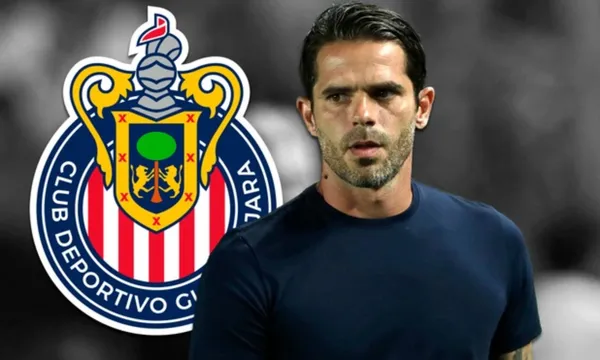 Fernando Gago dirigiendo un partido de las Chivas (Fuente: Esto)