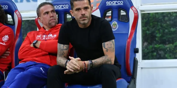 Fernando Gago durante un partido de Chivas / Foto Getty