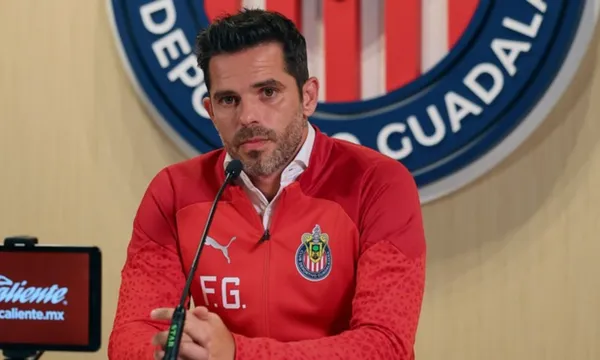 Fernando Gago en conferencia de prensa con Chivas / Chivas