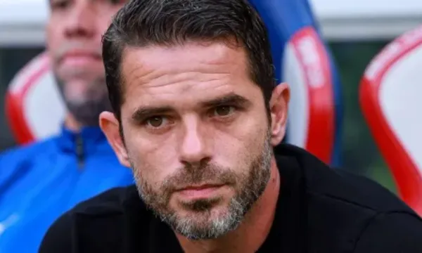 Fernando Gago en el banquillo de las Chivas de Guadalajara (Fuente: Imago)