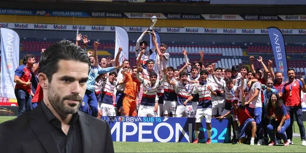 Fernando Gago junto a Chivas Sub 16 / FOTO Getty Images