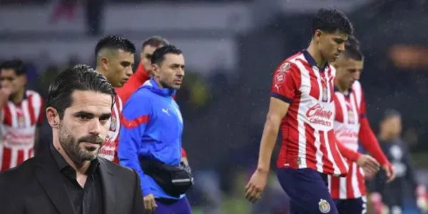 Fernando Gago y jugadores de Chivas / FOTO Score 365