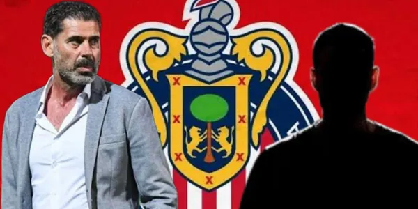 Fernando Hierro y al fondo el escudo de Chivas / Foto Imago7
