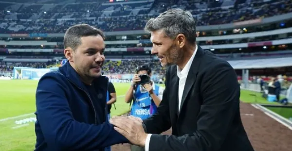 Fernando Ortiz perdió la cabeza y se fue a los golpes con Nicolás Larcamón en el América vs León