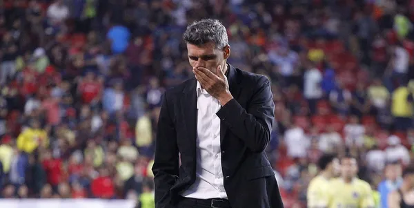 Fernando Ortiz podría tener los días contados en Coapa.