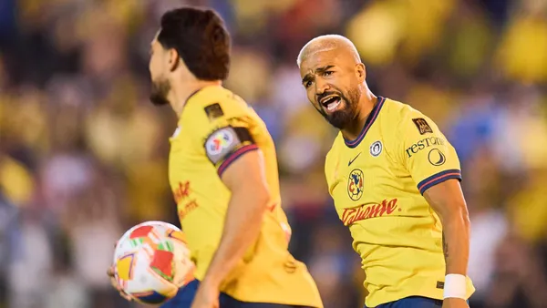 Festejo de Henry Martín con Rodrigo Aguirre (Foto: MEXSPORT)