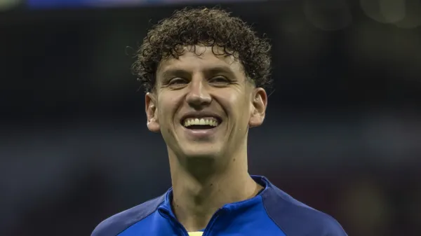 Festejo de Igor Lichnovsky en el Club América