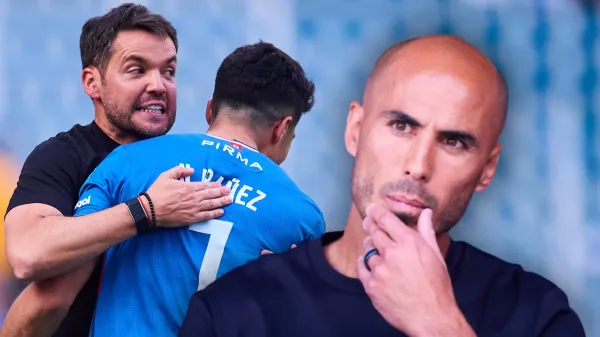 Festejo de Nico Ibáñez con Nicolás Larcamón y Guido Pizarro en el duelo ante Cruz Azul