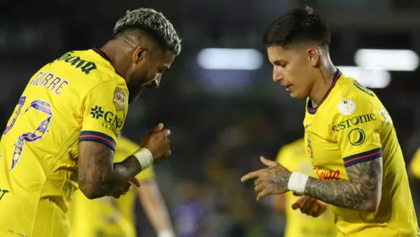 Festejo entre Rodrigo Aguirre y Brian Rodríguez en el América (Foto: MEXSPORT)
